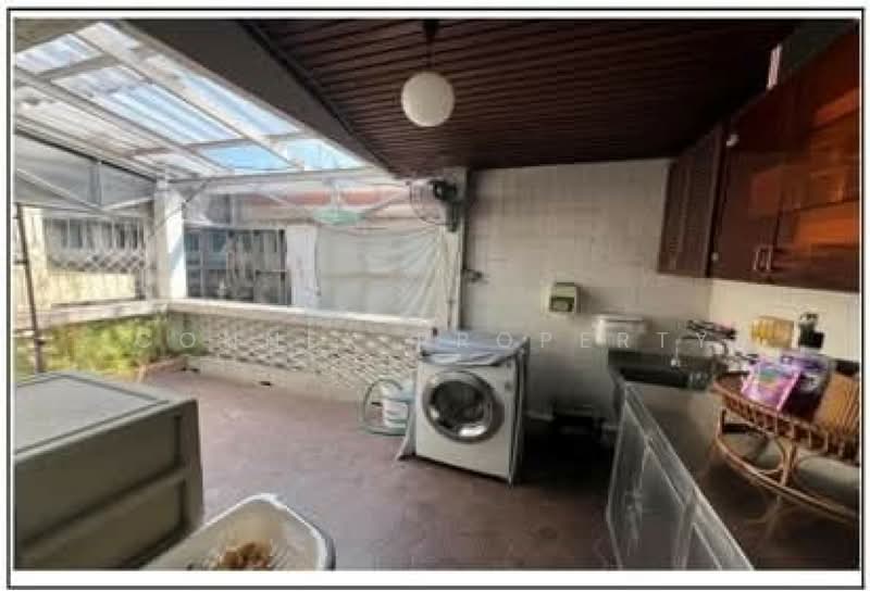 A family-owned shophouse from the baby boomer era, built with love and dreams, featuring solid teak, Bangkok, มังกร, Pom Prap, Pom Prap Sattru Phai, Bangkok, , 252 sqm, Shophouse For Sale, by Connex Property, 500283126 - DDproperty.com