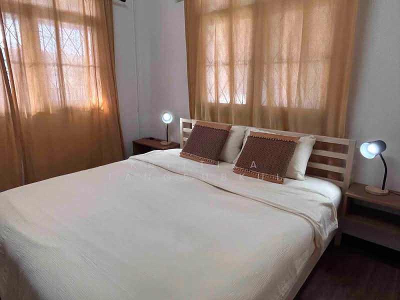 Single-story detached house, 160 sq.m., fully furnished and ready to move in., Bangkok, Samsen Nok, Huai Khwang, Bangkok, 3 Bedrooms, 160 sqm, Single Detached House For Sale, by Krittika Tangsubkul, 500283238 - DDproperty.com
