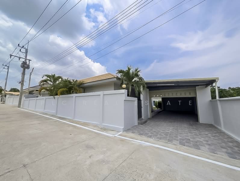 Pool Villa for Sale Huay Yai East Pattaya, Chon Buri (Pattaya), Bang Lamung, Bang Lamung (Pattaya), Chon Buri (Pattaya), 5 Bedrooms, 255 sqm, Villa For Sale, by PLC real estate, 500283268 - DDproperty.com