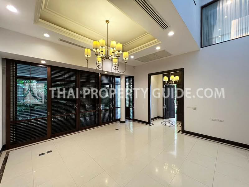 Modern Compound House with Private Space | Perfect for Expat Families, Bangkok, Khlong Toei, Khlong Toei, Bangkok, 4 Bedrooms, 800 sqm, Single Detached House For Rent, by Khun Nita, 500283345 - DDproperty.com