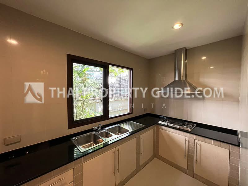 Modern Compound House with Private Space | Perfect for Expat Families, Bangkok, Khlong Toei, Khlong Toei, Bangkok, 4 Bedrooms, 800 sqm, Single Detached House For Rent, by Khun Nita, 500283345 - DDproperty.com