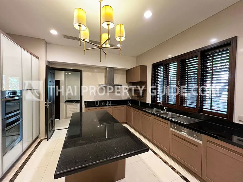 Modern Compound House with Private Space | Perfect for Expat Families, Bangkok, Khlong Toei, Khlong Toei, Bangkok, 4 Bedrooms, 800 sqm, Single Detached House For Rent, by Khun Nita, 500283345 - DDproperty.com