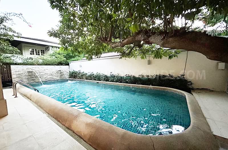 ให้เช่า - Large Detached House for Rent | Perfect for Families in Ekkamai, กรุงเทพ