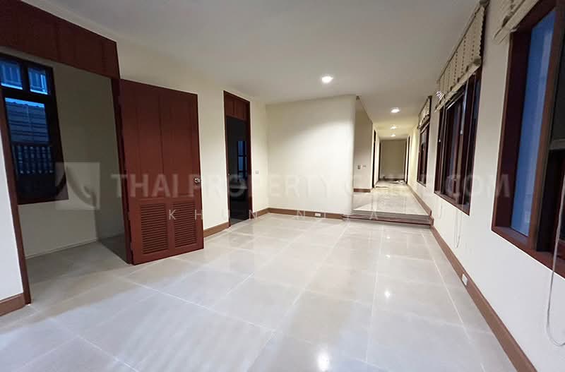 ให้เช่า - Large Detached House for Rent | Perfect for Families in Ekkamai, กรุงเทพ