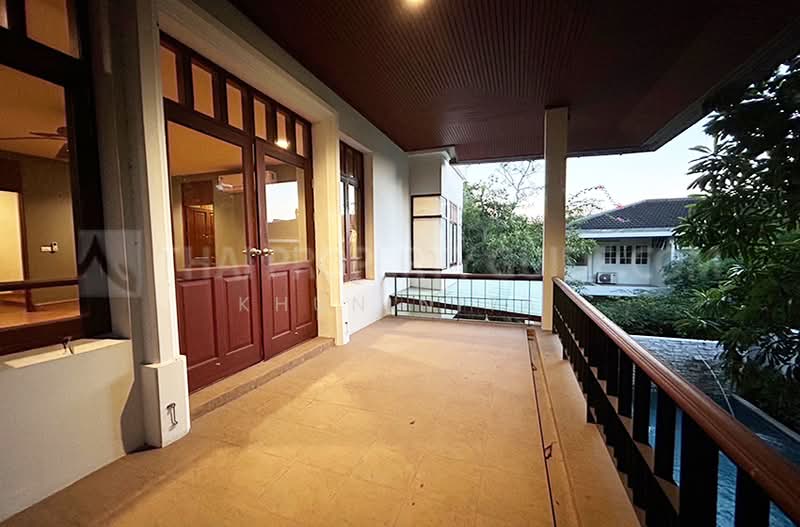 ให้เช่า - Large Detached House for Rent | Perfect for Families in Ekkamai, กรุงเทพ