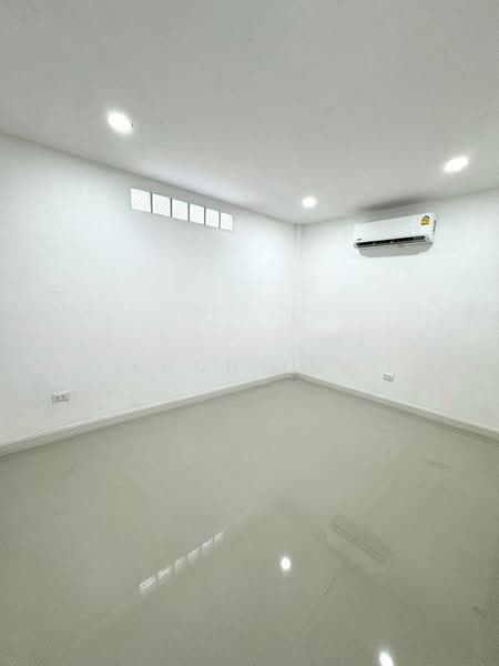 For Rent - Townhouse for Rent near BTS On Nut (SPSEVE1893), Bangkok