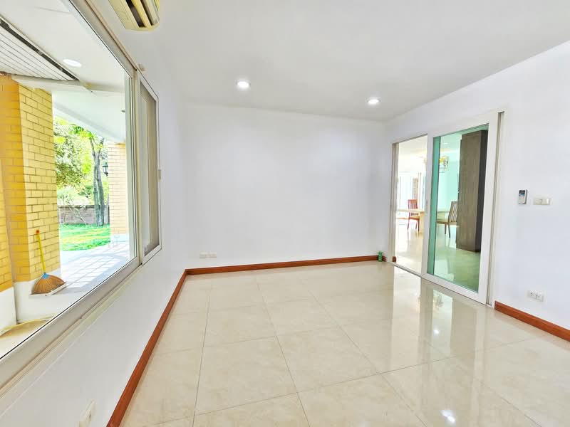 Laddarom Ratchaphruek-Pinklao, Bangkok, Ratchaphruek-Pinklao Road, Taling Chan, Taling Chan, Bangkok, 4 Bedrooms, 265 sqm, Single Detached House For Sale, by ณัฐคม เกิดอนันต์, 500283678 - ห้องนอนชั้นล่าง ลัดดารมย์ ราชพฤกษ์ - DDproperty.com