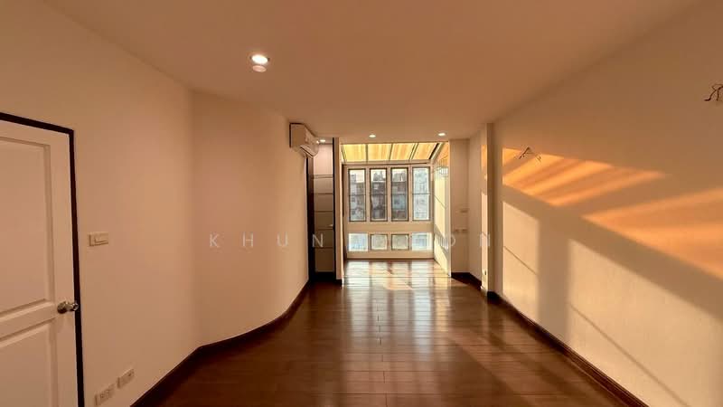 For Sale/Rent: Newly Renovated 4-Storey Home Office near BTS Phra Khanong (SPSSR201), Bangkok, สุขุมวิท71, Phra Kanong Nua, Watthana, Bangkok, Studio, 350 sqm, Townhouse For Rent, by Khun Poon, 500283692 - DDproperty.com
