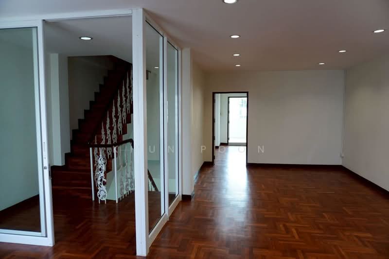 ขาย/เช่า โฮมออฟฟิศ 4 ชั้น รีโนเวทใหม่ ใกล้ BTS สถานีพระโขนง (SPSSR201), กรุงเทพ, สุขุมวิท71, พระโขนงเหนือ, วัฒนา, กรุงเทพ, 350 ตร.ม., ทาวน์เฮ้าส์ ให้เช่า, โดย Khun Poon, 500283692 - DDproperty.com