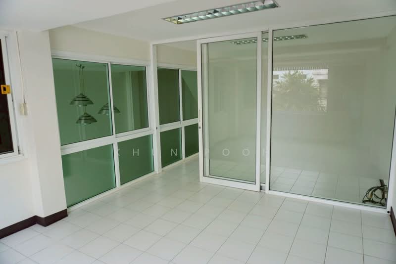 ขาย/เช่า โฮมออฟฟิศ 4 ชั้น รีโนเวทใหม่ ใกล้ BTS สถานีพระโขนง (SPSSR201), กรุงเทพ, สุขุมวิท71, พระโขนงเหนือ, วัฒนา, กรุงเทพ, 350 ตร.ม., ทาวน์เฮ้าส์ ให้เช่า, โดย Khun Poon, 500283692 - DDproperty.com