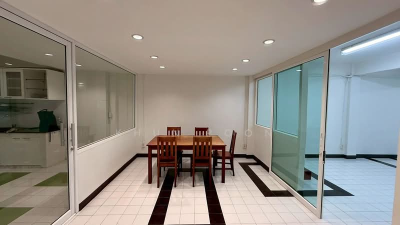 For Sale/Rent: Newly Renovated 4-Storey Home Office near BTS Phra Khanong (SPSSR201), Bangkok, สุขุมวิท71, Phra Kanong Nua, Watthana, Bangkok, Studio, 350 sqm, Townhouse For Sale, by Khun Poon, 500283712 - DDproperty.com