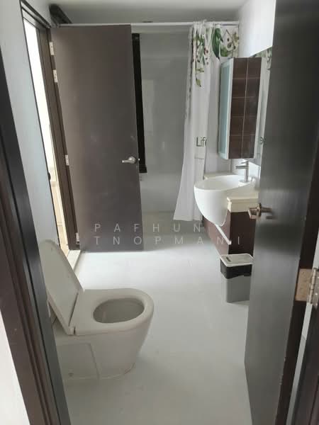 Sky Walk Residences, Bangkok, 1599 Sukhumvit Road, Phra Kanong Nua, Watthana, Bangkok, 2 Bedrooms, 60 sqm, Condo For Rent, by Pafhun  Detnopmani , 500283736 - DDproperty.com