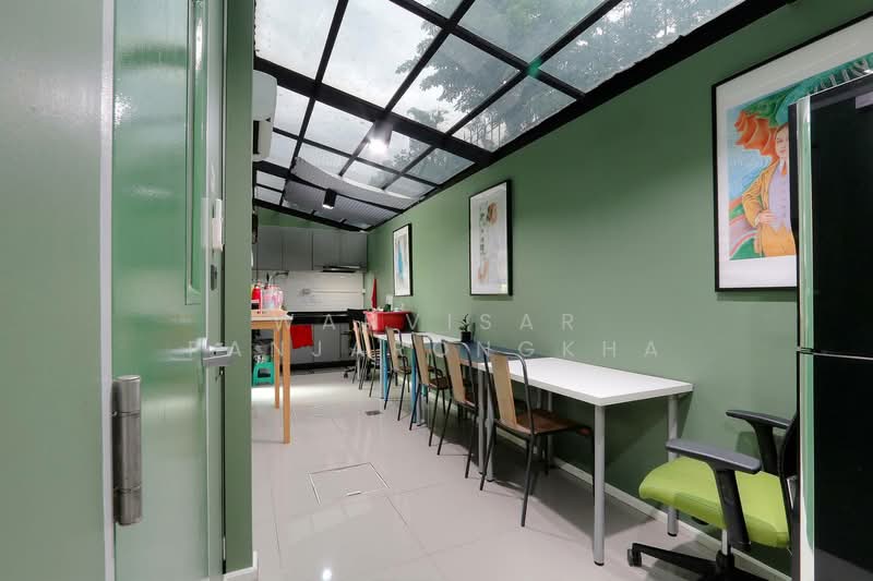 อาคารสำนักงาน 5 ชั้น ย่านเอกมัย-ลาดพร้าว ทำเลดี, Bangkok, Phlapphla, Wang Thonglang, Bangkok, , 479 sqm, Office Space For Sale, by Wanvisar Panjarongkha, 500283739 - DDproperty.com