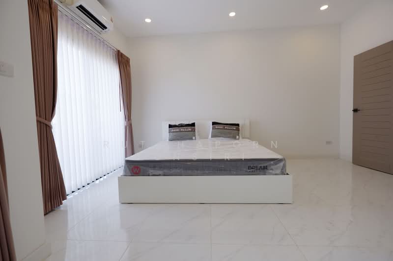 บ้านในโครงการ ให้เช่า – ใกล้เซ็นทรัลแอร์พอร์ต เพียง 10 นาที ค่าเช่า 23,000 บาท / เดือน No.9H1045, Chiang Mai, Pa Daet, Muang Chiang Mai, Chiang Mai, 3 Bedrooms, 100 sqm, Single Detached House For Rent, by Rutchaporn Tunsiri, 500283886 - DDproperty.com