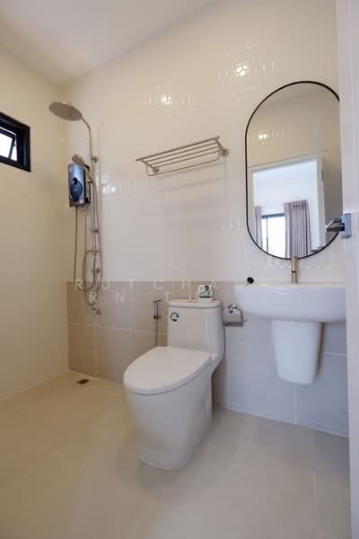 บ้านในโครงการ ให้เช่า – ใกล้เซ็นทรัลแอร์พอร์ต เพียง 10 นาที ค่าเช่า 23,000 บาท / เดือน No.9H1045, Chiang Mai, Pa Daet, Muang Chiang Mai, Chiang Mai, 3 Bedrooms, 100 sqm, Single Detached House For Rent, by Rutchaporn Tunsiri, 500283886 - DDproperty.com