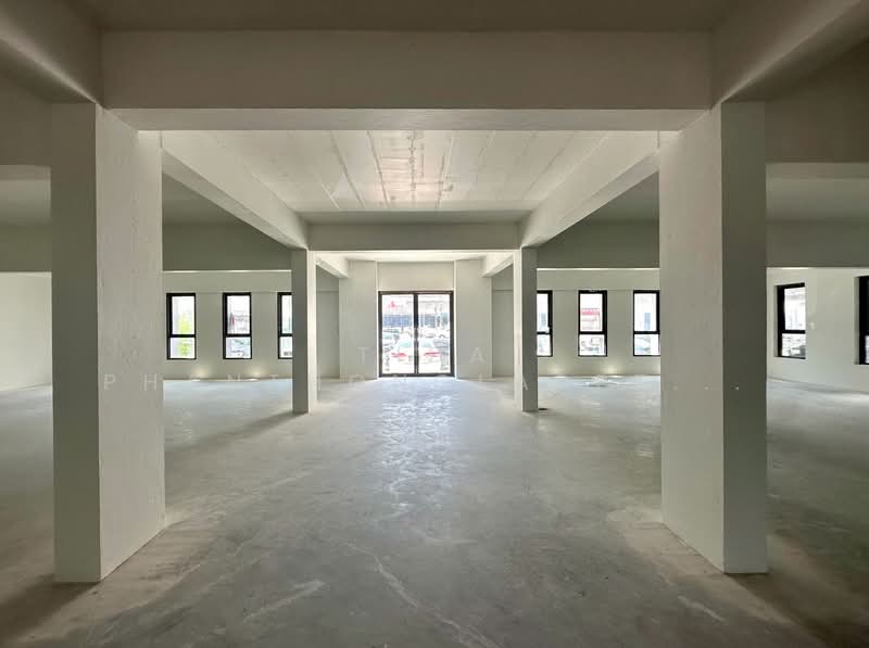 For Rent - Rental warehouse with office of Klongchan Bangkapi near Ramintra-Acharong express near motorway., Bangkok