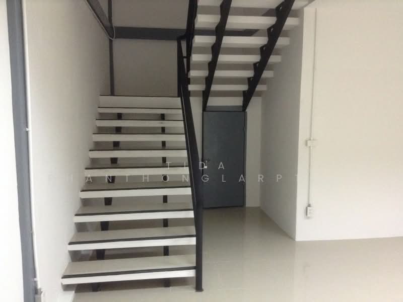 For Rent - Rental warehouse with office of Klongchan Bangkapi near Ramintra-Acharong express near motorway., Bangkok