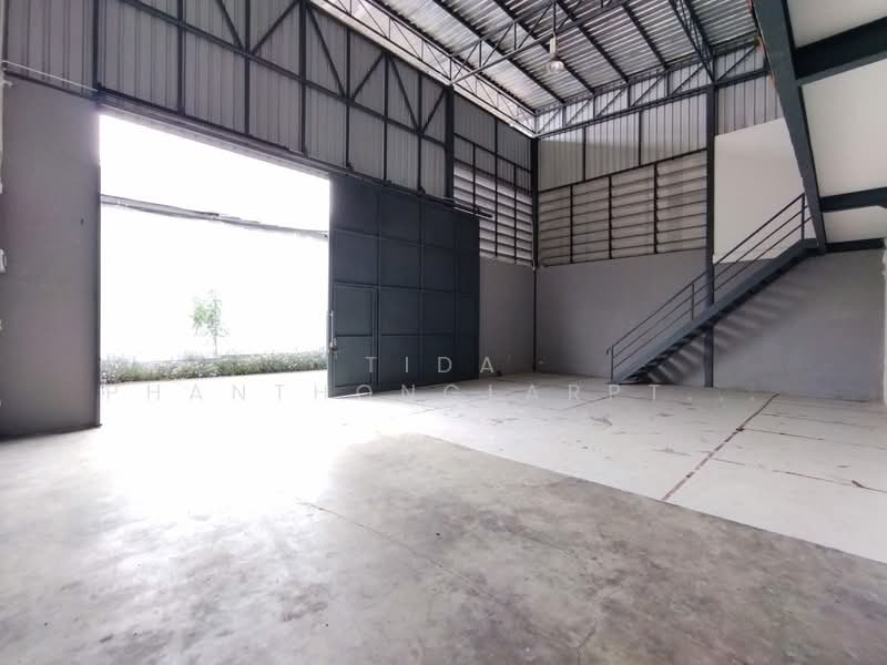 For Rent - Rental warehouse with office of Klongchan Bangkapi near Ramintra-Acharong express near motorway., Bangkok