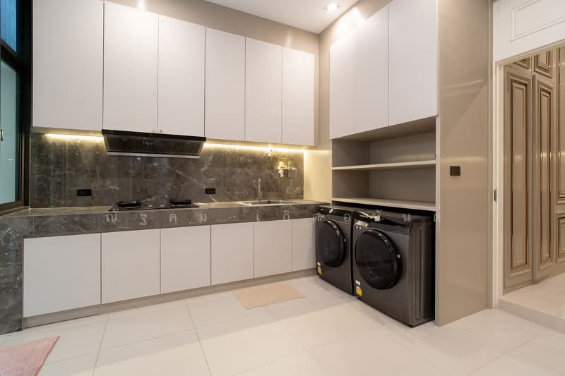 The Grand Pinklao, Bangkok, 594 Borommaratchachonnani Road, Sala Thammasop, Thawi Watthana, Bangkok, 4 Bedrooms, 671 sqm, Single Detached House For Sale, by ณัฐคม เกิดอนันต์, 500284266 - ห้องครัว The Grand ปิ่นเกล้า - DDproperty.com