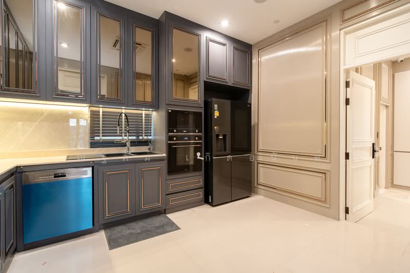 The Grand Pinklao, Bangkok, 594 Borommaratchachonnani Road, Sala Thammasop, Thawi Watthana, Bangkok, 4 Bedrooms, 671 sqm, Single Detached House For Sale, by ณัฐคม เกิดอนันต์, 500284266 - ห้องครัว The Grand ปิ่นเกล้า - DDproperty.com