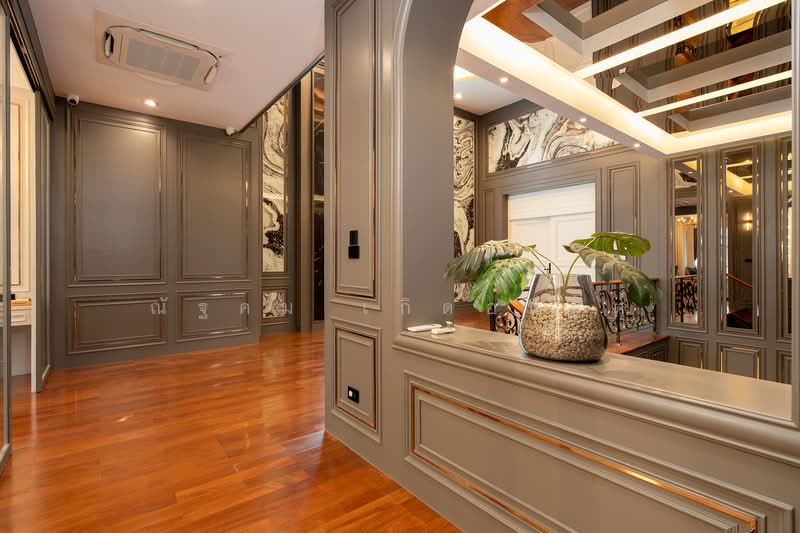 The Grand Pinklao, Bangkok, 594 Borommaratchachonnani Road, Sala Thammasop, Thawi Watthana, Bangkok, 4 Bedrooms, 671 sqm, Single Detached House For Sale, by ณัฐคม เกิดอนันต์, 500284266 - โถงชั้น 2 The Grand ปิ่นเกล้า - DDproperty.com