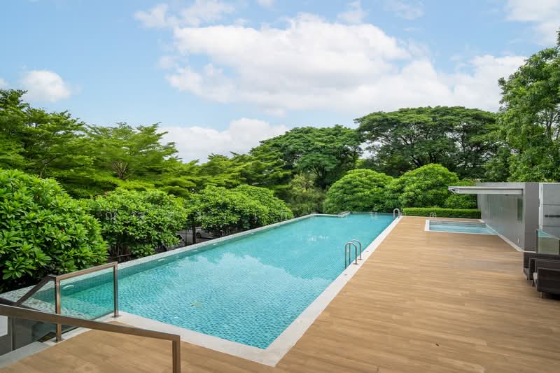 The Grand Pinklao, Bangkok, 594 Borommaratchachonnani Road, Sala Thammasop, Thawi Watthana, Bangkok, 4 Bedrooms, 671 sqm, Single Detached House For Sale, by ณัฐคม เกิดอนันต์, 500284266 - สระว่ายน้ำส่วนกลาง The Grand ปิ่นเกล้า - DDproperty.com