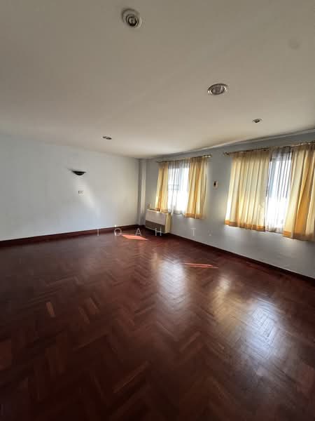 อาคารให้เช่า ทองหล่อ เอกมัย สุขุมวิท : Buildings for rent in Thonglor, Ekkamai, and Sukhumvit., Bangkok, Khlong Tan Nua, Watthana, Bangkok, , 450 sqm, Shophouse For Rent, by TOAH T., 500284276 - DDproperty.com