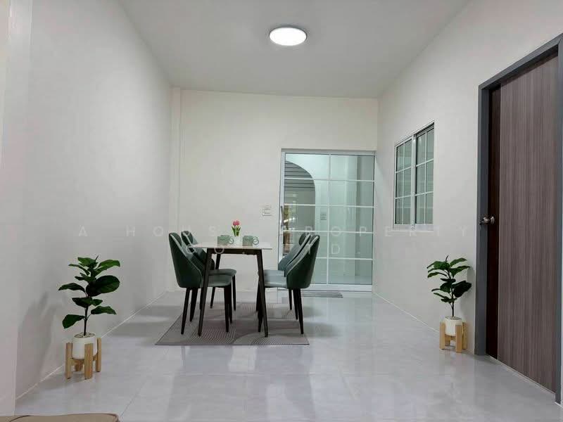 Newly renovated townhouses for sale near Bueng Worakit Market, Sriracha., Chon Buri (Pattaya), Bueng, Si Racha, Chon Buri (Pattaya), 2 Bedrooms, 92 sqm, Townhouse For Sale, by A House Property Co.,Ltd., 500284430 - DDproperty.com