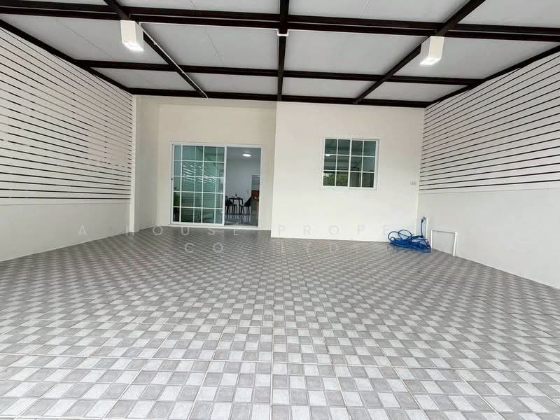 Newly renovated townhouses for sale near Bueng Worakit Market, Sriracha., Chon Buri (Pattaya), Bueng, Si Racha, Chon Buri (Pattaya), 2 Bedrooms, 92 sqm, Townhouse For Sale, by A House Property Co.,Ltd., 500284430 - DDproperty.com