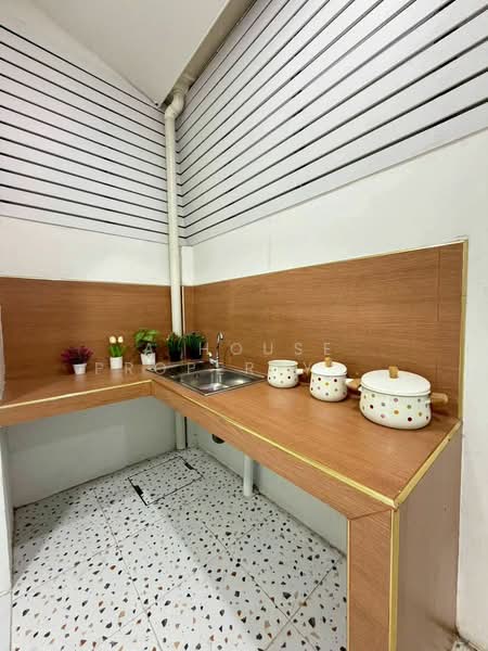 Newly renovated townhouses for sale near Bueng Worakit Market, Sriracha., Chon Buri (Pattaya), Bueng, Si Racha, Chon Buri (Pattaya), 2 Bedrooms, 92 sqm, Townhouse For Sale, by A House Property Co.,Ltd., 500284430 - DDproperty.com