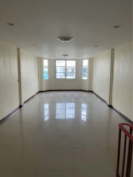 ทาวน์เฮ้าส์ 4-ห้องนอน, กรุงเทพ, ลาดพร้าว, ลาดพร้าว, กรุงเทพ, 382 ตร.ม., ทาวน์เฮ้าส์ ให้เช่า, โดย Napatsawan Tamjorhor, 500284452 - DDproperty.com