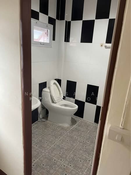 4-BR Townhouse, Bangkok, Lat Phrao, Lat Phrao, Bangkok, 4 Bedrooms, 382 sqm, Townhouse For Sale, by Napatsawan Tamjorhor, 500284457 - DDproperty.com