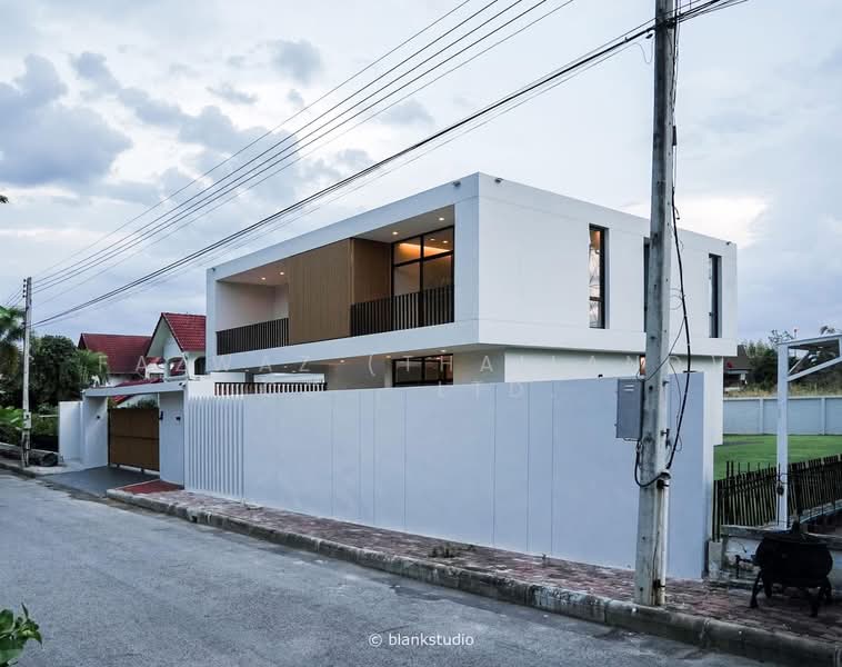 Spacious 3BR House Baan Nai Fun Chiang Mai | Private Living Near City, Chiang Mai, Mae Hia, Muang Chiang Mai, Chiang Mai, 3 Bedrooms, 300 sqm, Single Detached House For Sale, by Fazwaz (Thailand) Co., Ltd., 500284473 - DDproperty.com