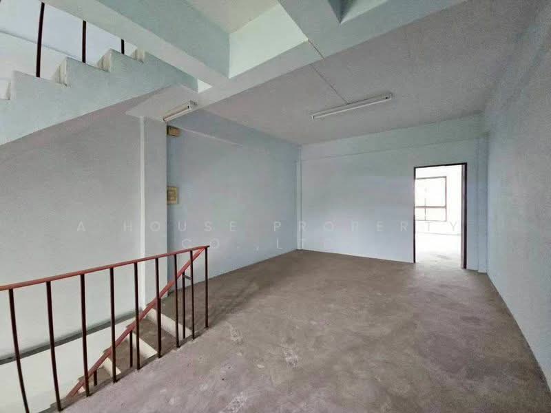 Commercial building for sale near the Assumption College traffic light intersection, Sriracha., Chon Buri (Pattaya), Surasak, Si Racha, Chon Buri (Pattaya), , 88 sqm, Shophouse For Sale, by A House Property Co.,Ltd., 500284669 - DDproperty.com