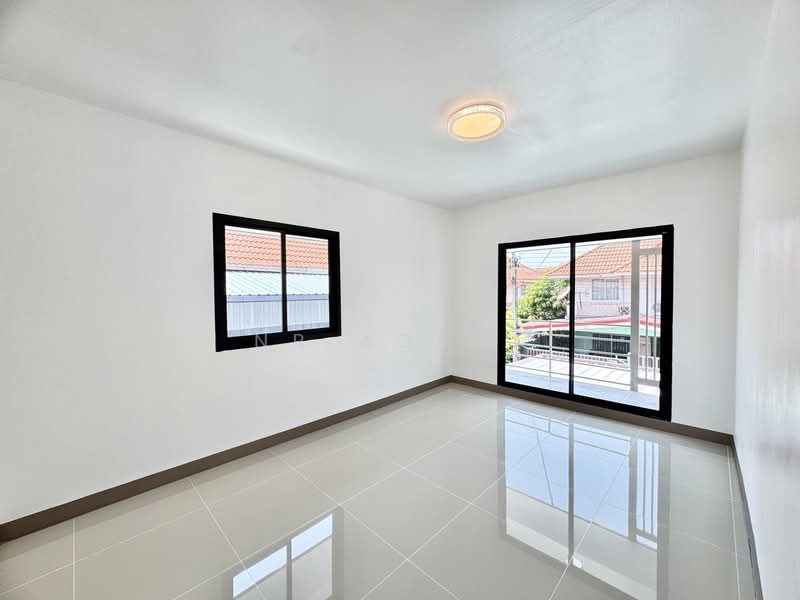 Baan Pruksa 33 Bangbuathong, Nonthaburi, Rural Road, Nonthaburi 3087, Bang Khu Rat, Bang Bua Thong, Nonthaburi, 4 Bedrooms, 110 sqm, Semi-Detached House (Twin House) For Sale, by NR AGENT, 500284695 - DDproperty.com