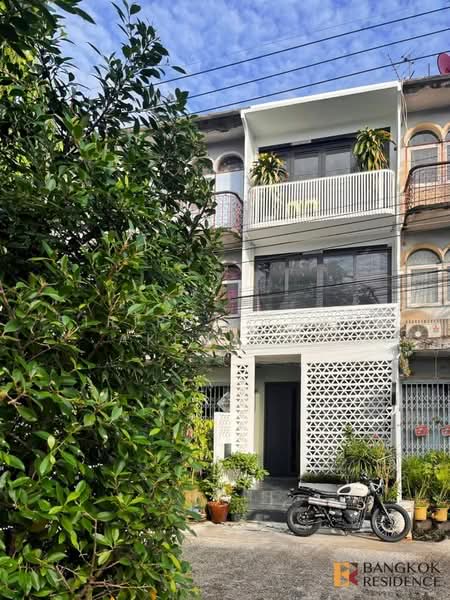 ขาย - Irish Studio Phrakhanong, กรุงเทพ