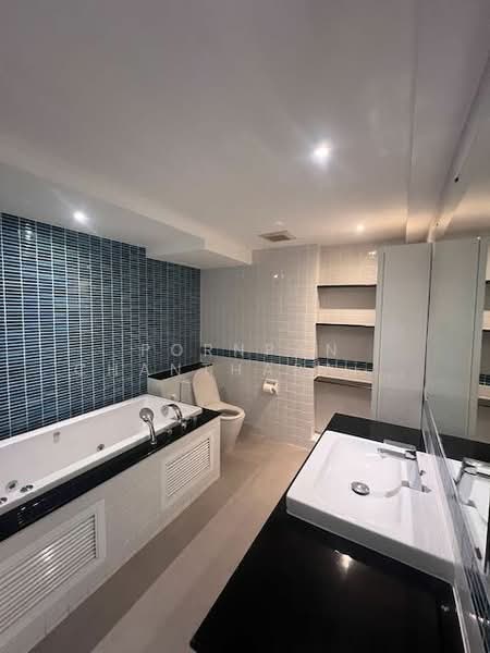 4-BR Townhouse, Bangkok, Khlong Tan Nua, Watthana, Bangkok, 4 Bedrooms, 286 sqm, Townhouse For Rent, by Pornpan Chantharakasemchai, 500284756 - DDproperty.com
