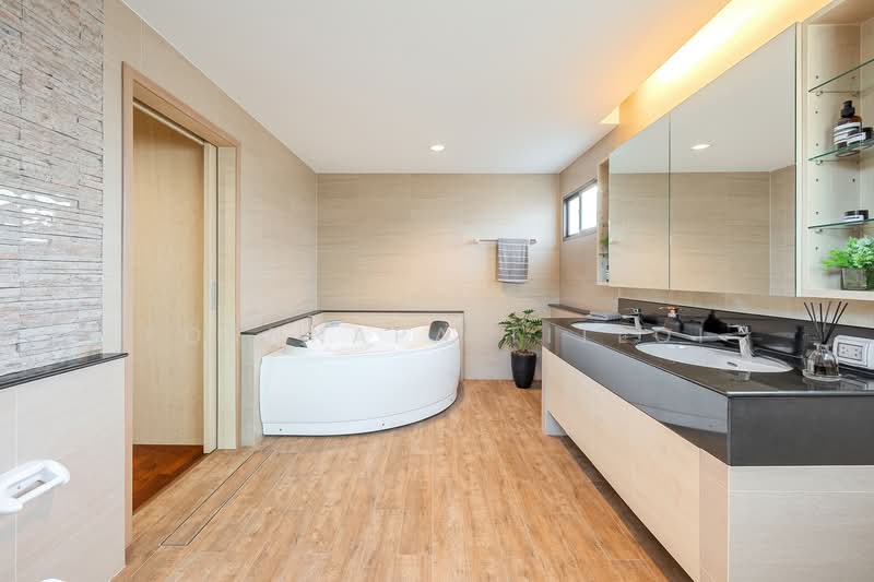Luxury 1-Storey Pool Villa for Sale & Rent, Chon Buri (Pattaya), Huai Yai, Bang Lamung (Pattaya), Chon Buri (Pattaya), 3 Bedrooms, 449 sqm, Single Detached House For Sale, by Pornnapa Titloi, 500284807 - DDproperty.com