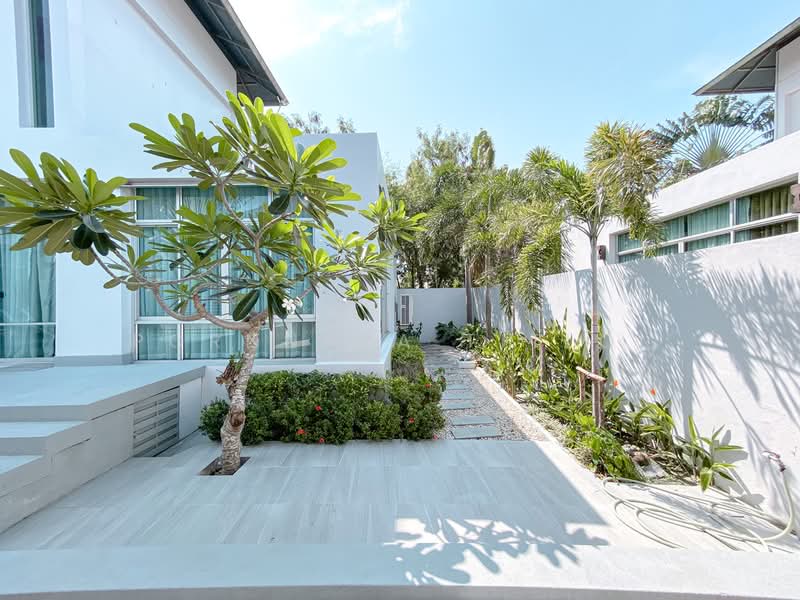 Luxurious 3-Bed in Nagawari Village, Pattaya: Pool, Garden, 14.7 Mil Thb, Chon Buri (Pattaya), Na Chom Thian, Sattahip, Chon Buri (Pattaya), 3 Bedrooms, 230 sqm, Single Detached House For Sale, by Pornnapa Titloi, 500284951 - DDproperty.com