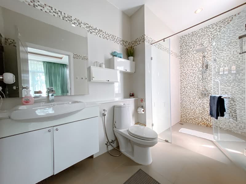 Luxurious 3-Bed in Nagawari Village, Pattaya: Pool, Garden, 14.7 Mil Thb, Chon Buri (Pattaya), Na Chom Thian, Sattahip, Chon Buri (Pattaya), 3 Bedrooms, 230 sqm, Single Detached House For Sale, by Pornnapa Titloi, 500284951 - DDproperty.com