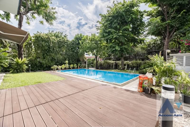 For Rent - Modern house with private pool and lush garden, airy space Sukhumvit, Bangkok