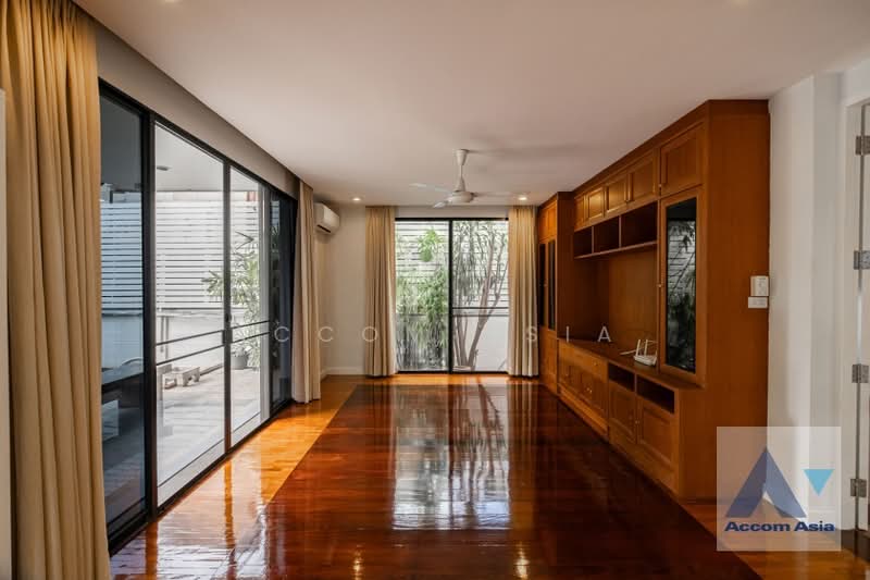 For Rent - Modern house with private pool and lush garden, airy space Sukhumvit, Bangkok