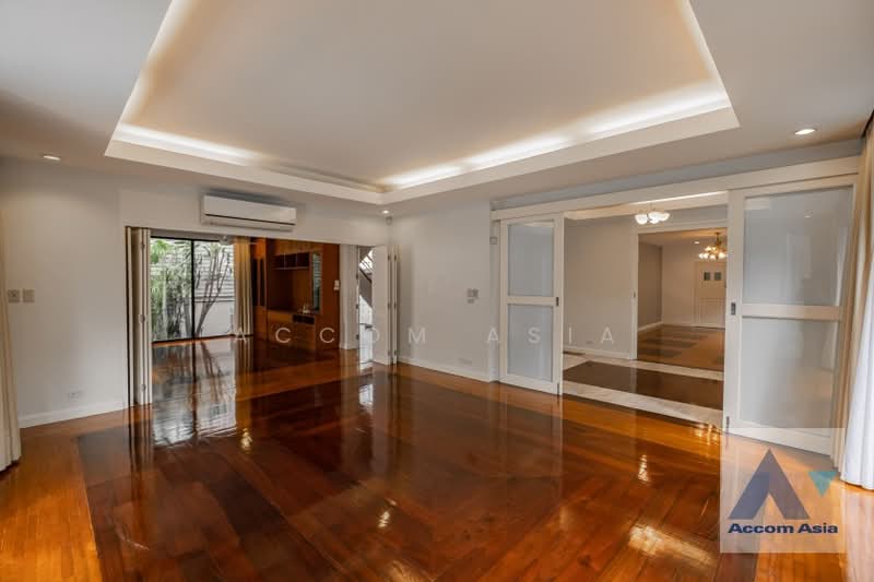 For Rent - Modern house with private pool and lush garden, airy space Sukhumvit, Bangkok