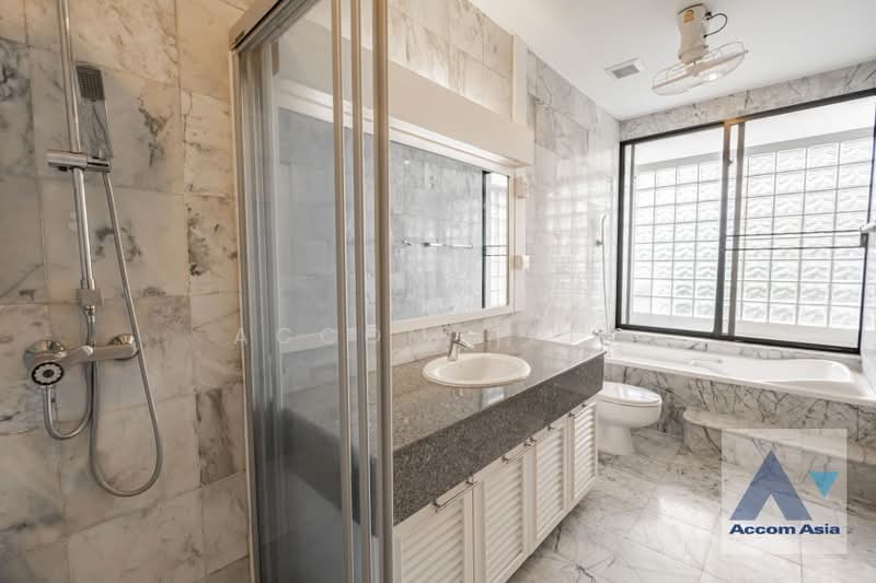 For Rent - Modern house with private pool and lush garden, airy space Sukhumvit, Bangkok