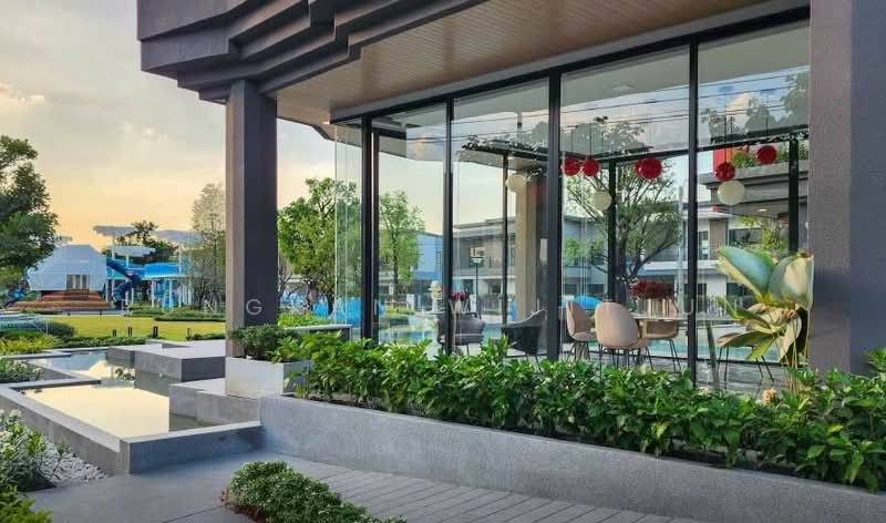 Venue ID Motorway Rama 9 : เวนิว ไอดี มอเตอร์เวย์ พระราม 9, กรุงเทพ, ถนนพัฒนาชนบท 4, คลองสองต้นนุ่น, ลาดกระบัง, กรุงเทพ, 313 ตร.ม., บ้านเดี่ยว ขาย, โดย Rungkan Wijitjun, 500285163 - DDproperty.com