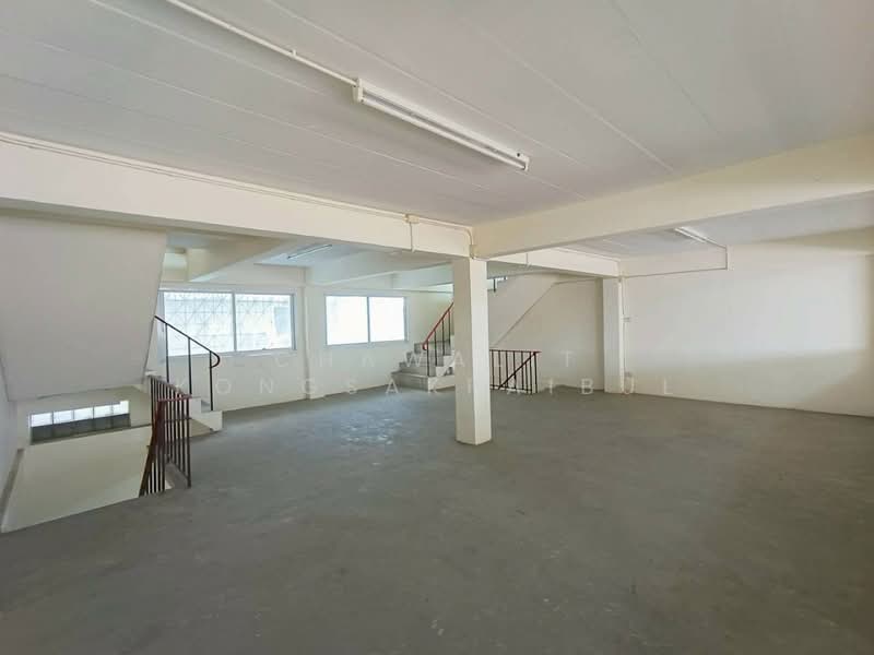 Bargain! 3.5-story, 2-unit commercial building with rooftop for sale in Pathumporn Village., Pathum Thani, Bang Luang, Muang Pathum Thani, Pathum Thani, , 450 sqm, Shophouse For Sale, by CHAWALIT KONGSAKPAIBUL, 500285260 - DDproperty.com