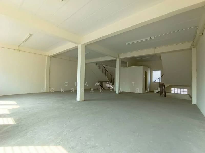 Bargain! 3.5-story, 2-unit commercial building with rooftop for sale in Pathumporn Village., Pathum Thani, Bang Luang, Muang Pathum Thani, Pathum Thani, , 450 sqm, Shophouse For Sale, by CHAWALIT KONGSAKPAIBUL, 500285260 - DDproperty.com