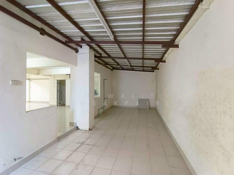 Bargain! 3.5-story, 2-unit commercial building with rooftop for sale in Pathumporn Village., Pathum Thani, Bang Luang, Muang Pathum Thani, Pathum Thani, , 450 sqm, Shophouse For Sale, by CHAWALIT KONGSAKPAIBUL, 500285260 - DDproperty.com