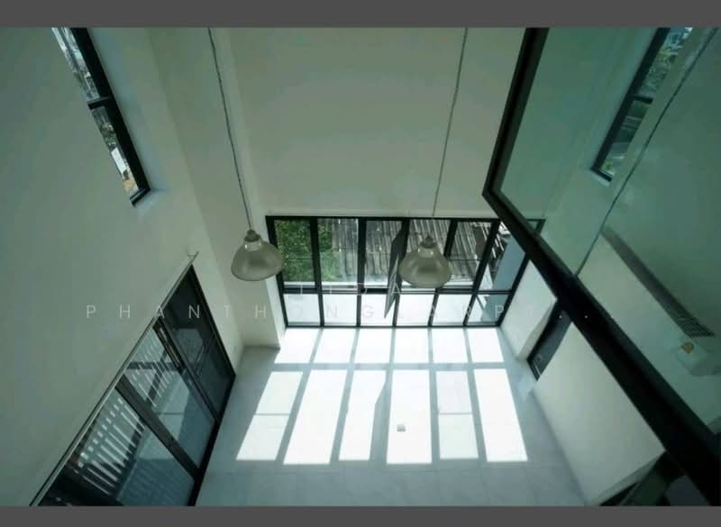 For Rent - Ratchada's new 4-storey Ratchada 32-storey home office near Ratchada Ladprao Subway., Bangkok