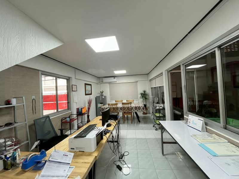Sale Land, House & Warehouse, Strategic Location at Rom Klao 72, Bangkok, เคหะร่มเกล้า, Rat Phatthana, Saphan Sung, Bangkok, , 960 sqm, Warehouse/Factory For Sale, by Thitirat Puapaiboon, 500285349 - DDproperty.com